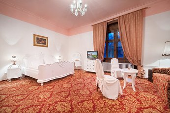 A Замковый отель Груба Скала**** - двухместный номер с возможностью поставить дополнительную кровать