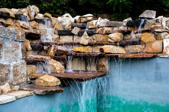 EA Schlosshotel Hruba Skala**** - Wasserfall im Garten